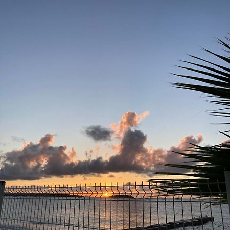 Appartement PIEDS DANS L'EAU VUE MER ACCES PLAGE ET PISCINE Marigot  Exterior foto